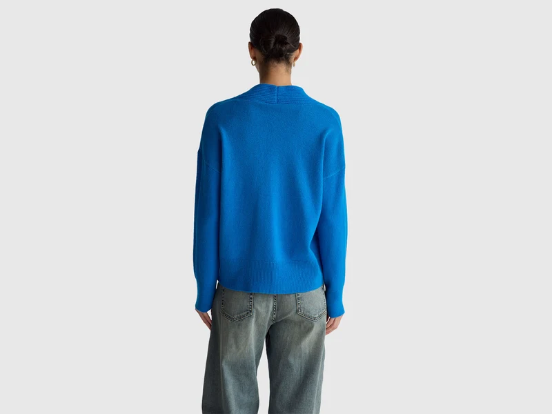 Pullover mit V-Ausschnitt aus 100 % Wolle