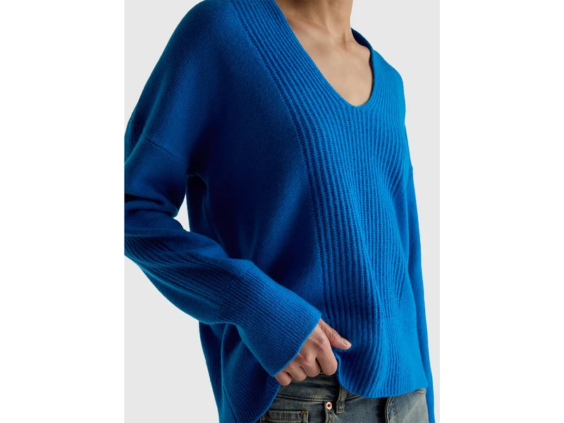 Pullover mit V-Ausschnitt aus 100 % Wolle