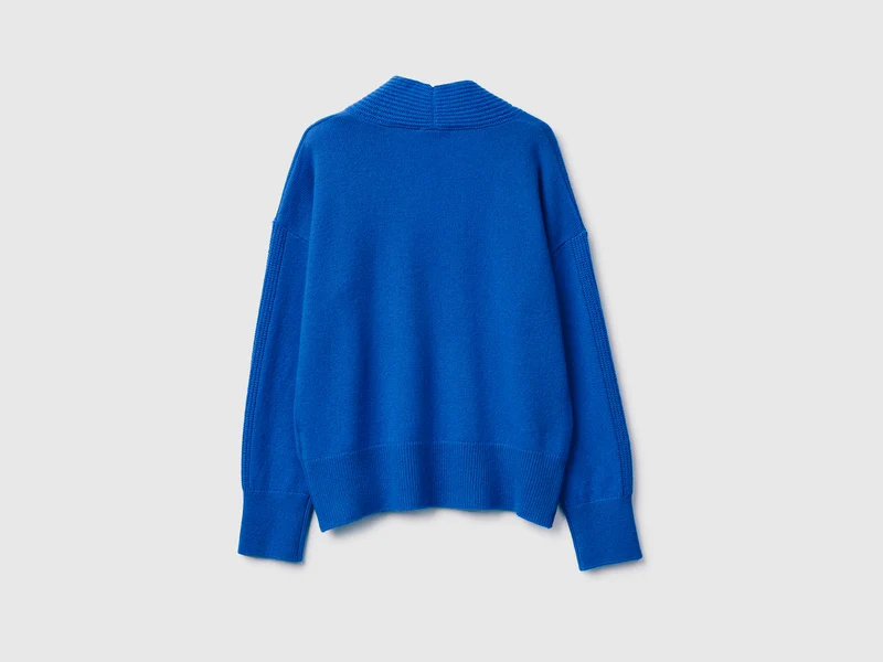 Pullover mit V-Ausschnitt aus 100 % Wolle