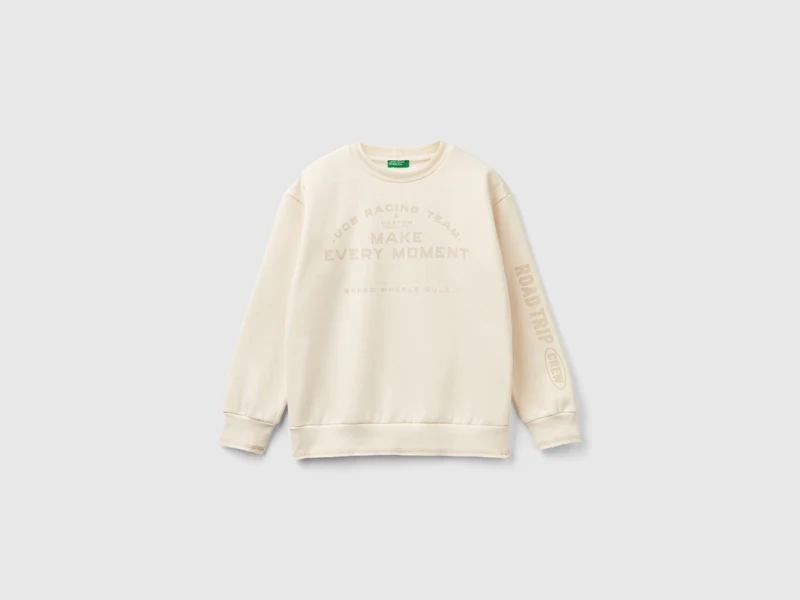 Sweater mit Print in Samtoptik