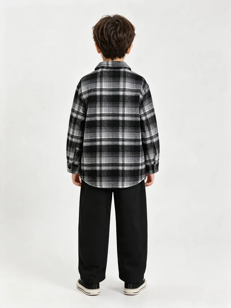 Completo da bambino 3 pezzi con camicia di flanella a quadri e pantaloni tuta felpati - nero