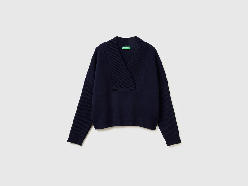 Pullover mit V-Ausschnitt und kastiger Passform