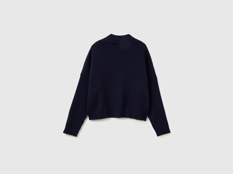 Pullover mit V-Ausschnitt und kastiger Passform
