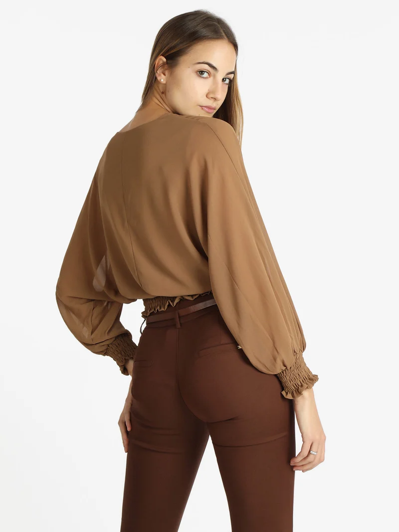 Blusa donna in voilè con maniche a pipistrello - cammello