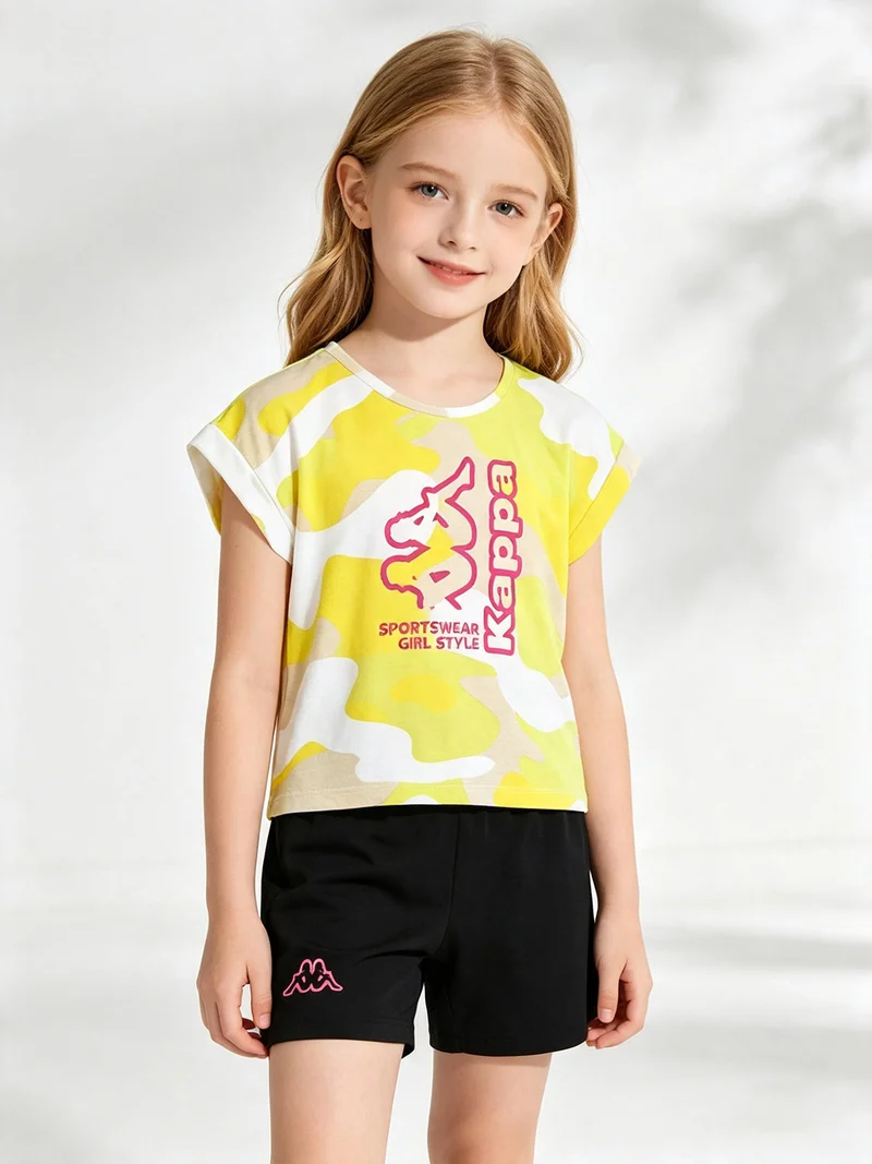 Completo corto da bambina in cotone con t-shirt mimetica e shorts - giallo