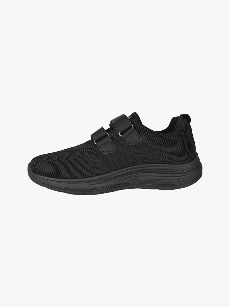 Sneakers da uomo con strappi in maglia - nero
