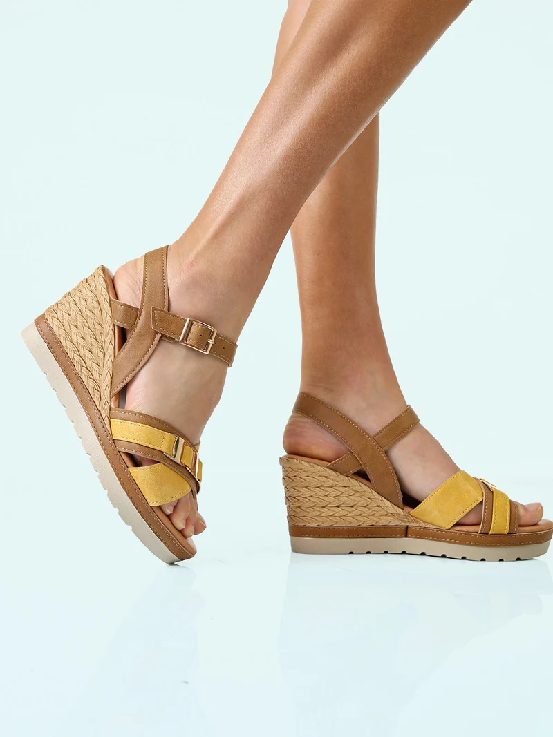Sandali donna con zeppa e doppia fascia incrociata - cammello
