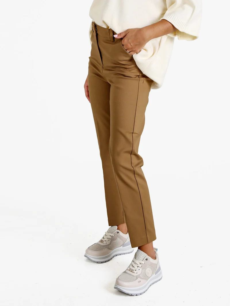 Pantaloni donna slim fit a sigaretta - marrone