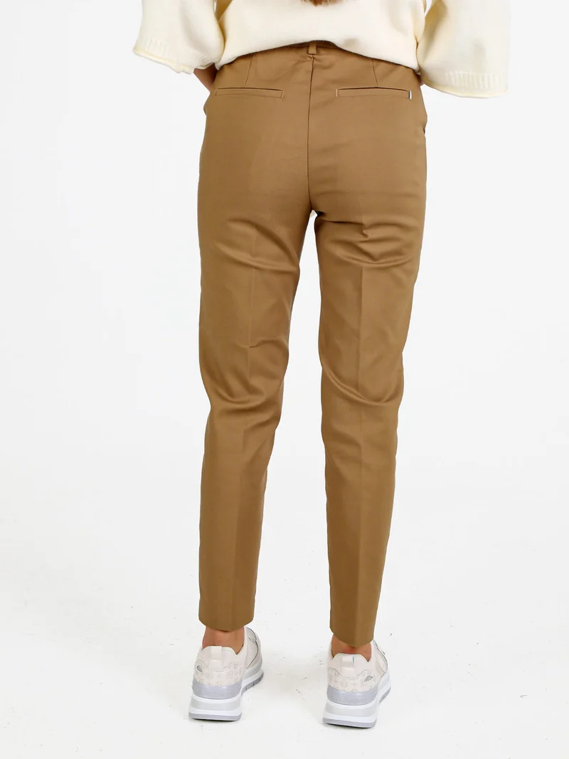 Pantaloni donna slim fit a sigaretta - marrone
