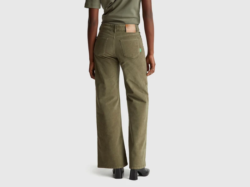 Hose wide fit aus Samt