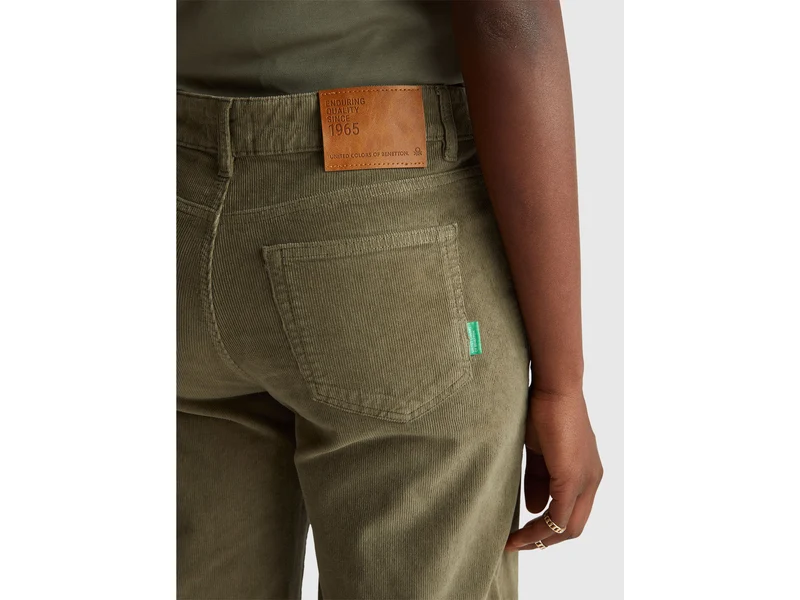 Hose wide fit aus Samt