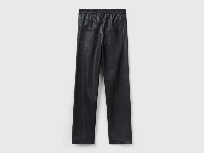 Slim-Fit-Hose aus beschichtetem Stoff