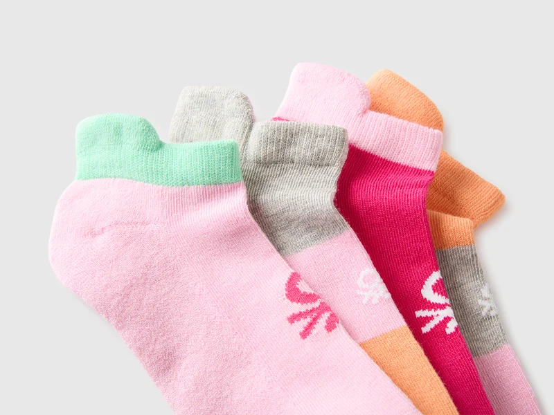 Vier Paar kurze Frotteesocken