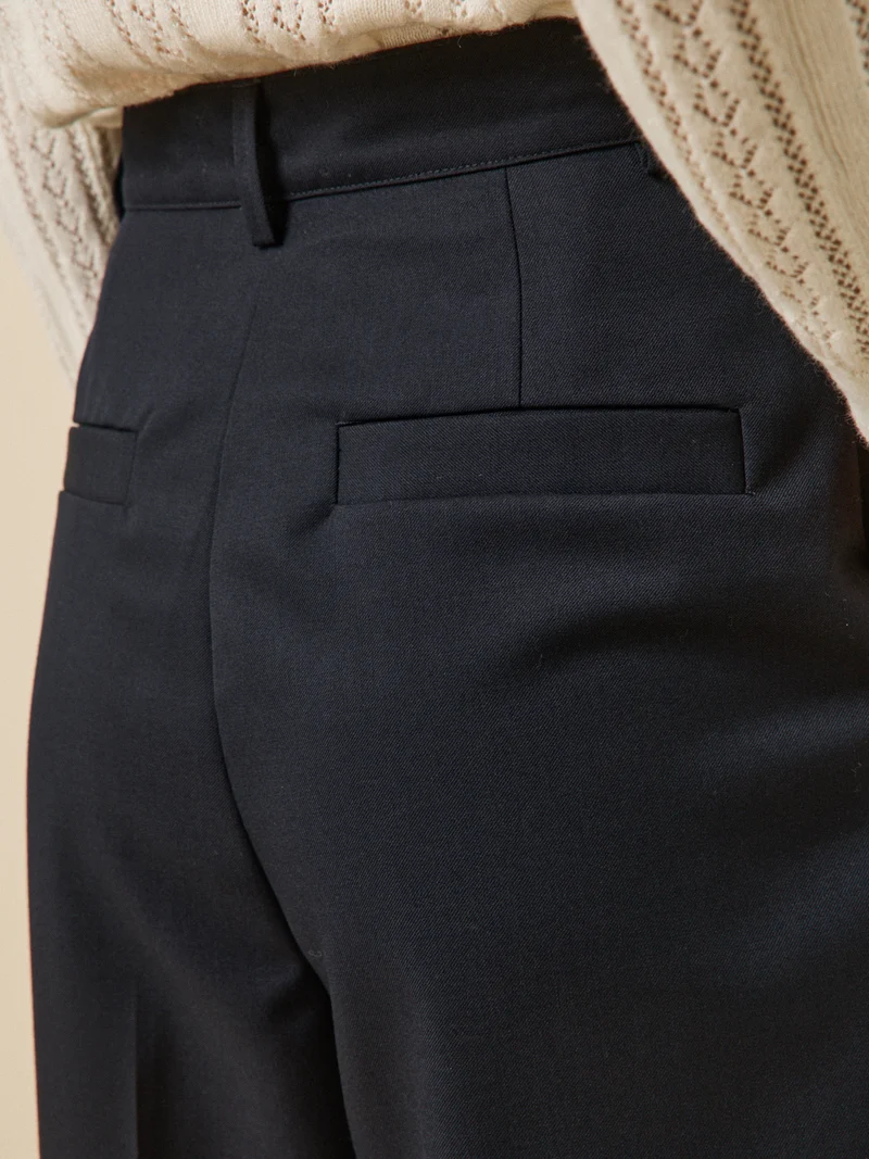 Damenhose Agnès mit weitem Bein