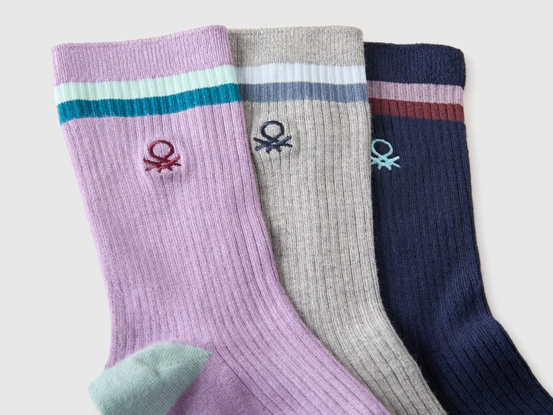 Drei Paar 3/4-Rippsocken