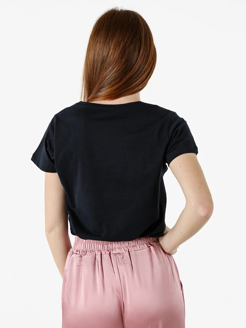 T-shirt girocollo da donna con stampa colorata - blu scuro