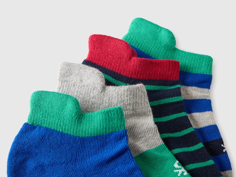 Vier Paar kurze Frotteesocken