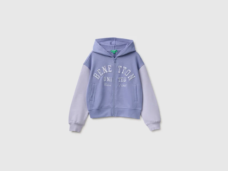 Kapuzenpullover mit Stickerei