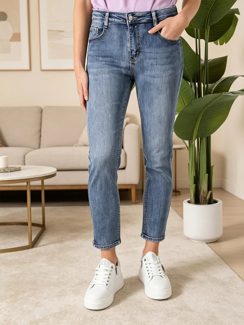 Jeans donna slim fit con punto luce sul finale - jeans