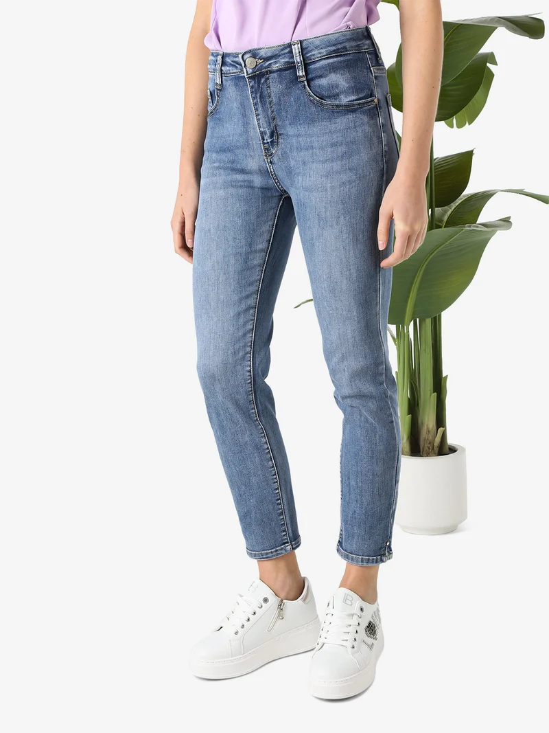 Jeans donna slim fit con punto luce sul finale - jeans