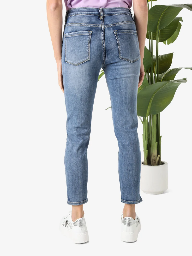 Jeans donna slim fit con punto luce sul finale - jeans