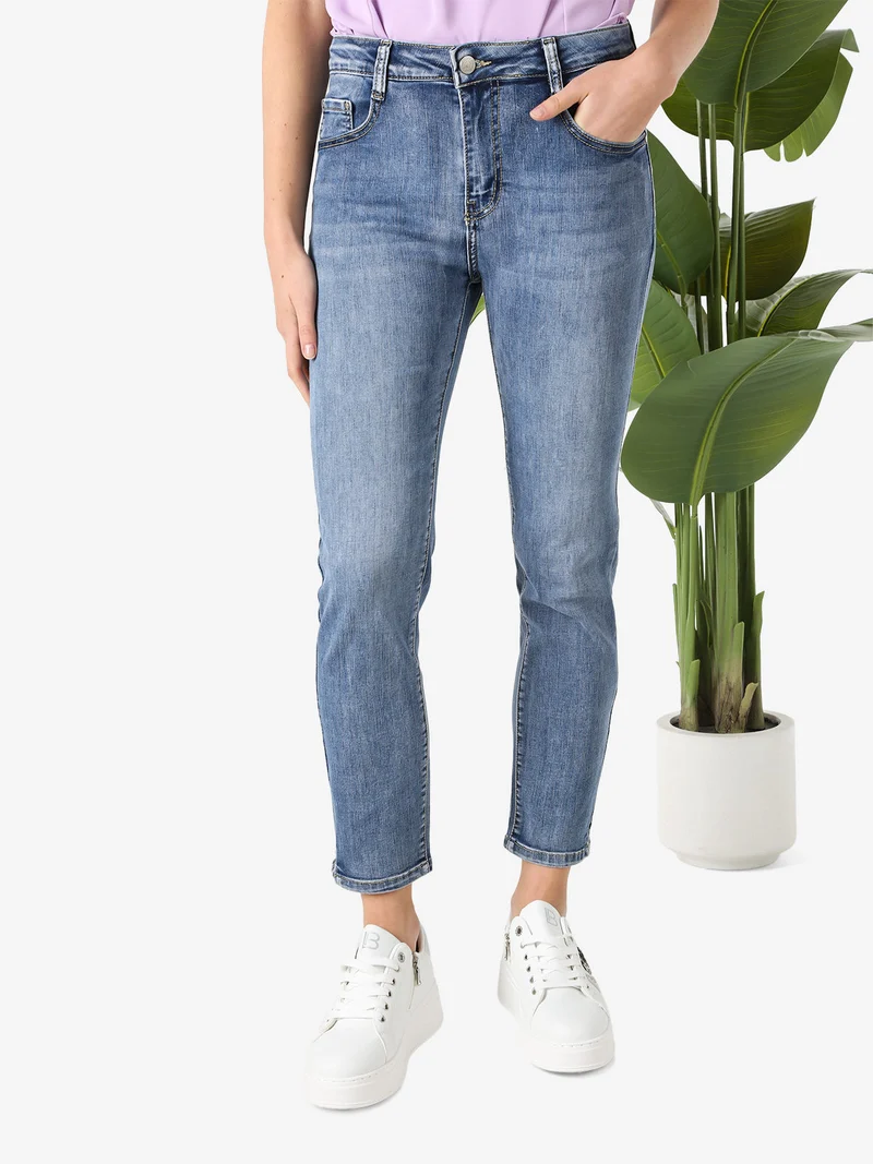 Jeans donna slim fit con punto luce sul finale - jeans