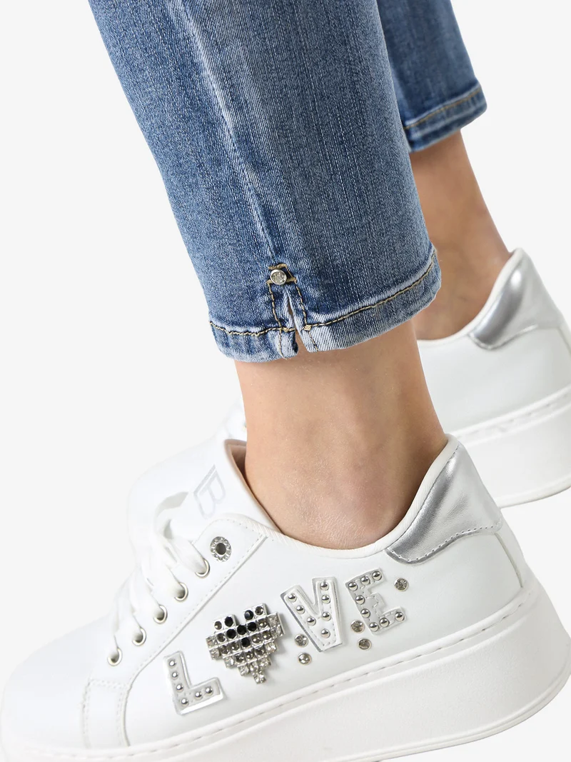 Jeans donna slim fit con punto luce sul finale - jeans