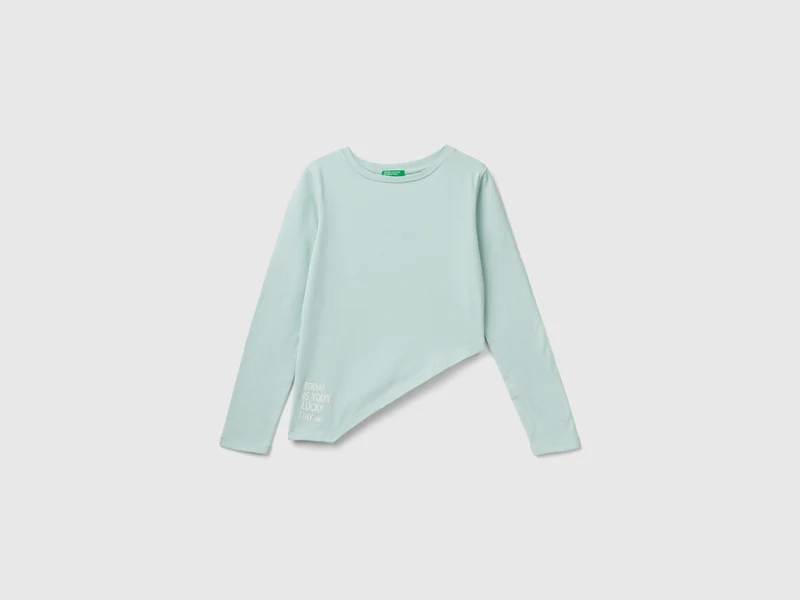 Shirt mit asymmetrischem Saum