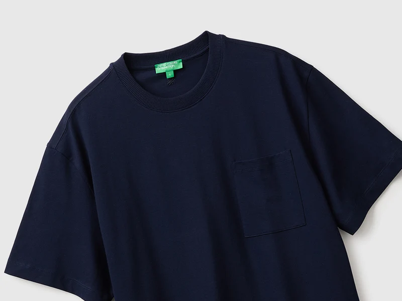T-Shirt mit Tasche