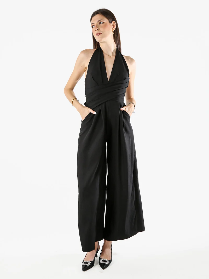 Tuta jumpsuite da donna con coppe imbottite e allacciatura al collo - nero