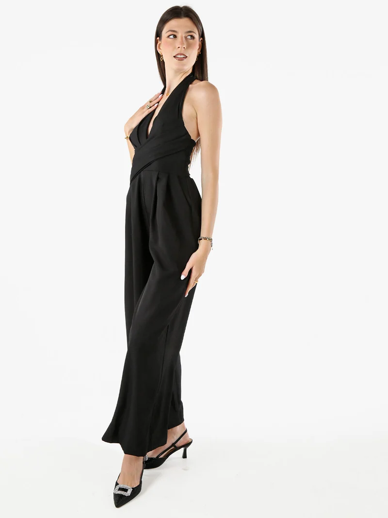 Tuta jumpsuite da donna con coppe imbottite e allacciatura al collo - nero
