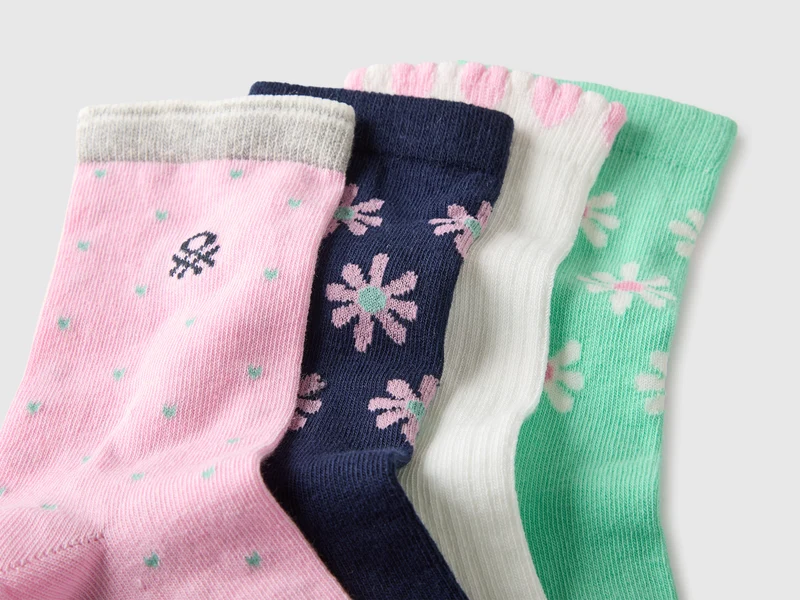 Vier gemusterte Frotteesocken