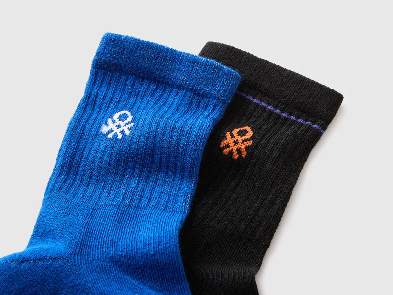 Zwei Paar lange Frotteesocken
