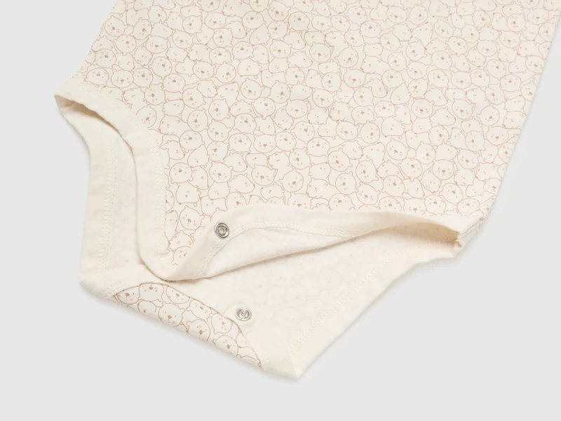 Zwei langärmelige Bodysuits