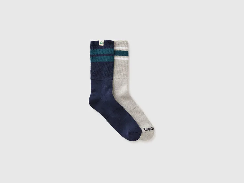 Zwei Paar Socken aus Baumwollmischgewebe