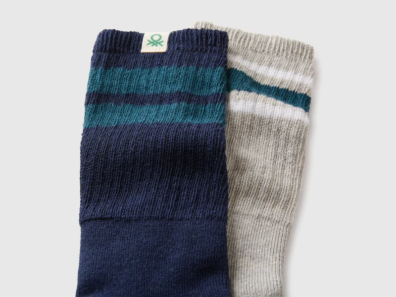 Zwei Paar Socken aus Baumwollmischgewebe