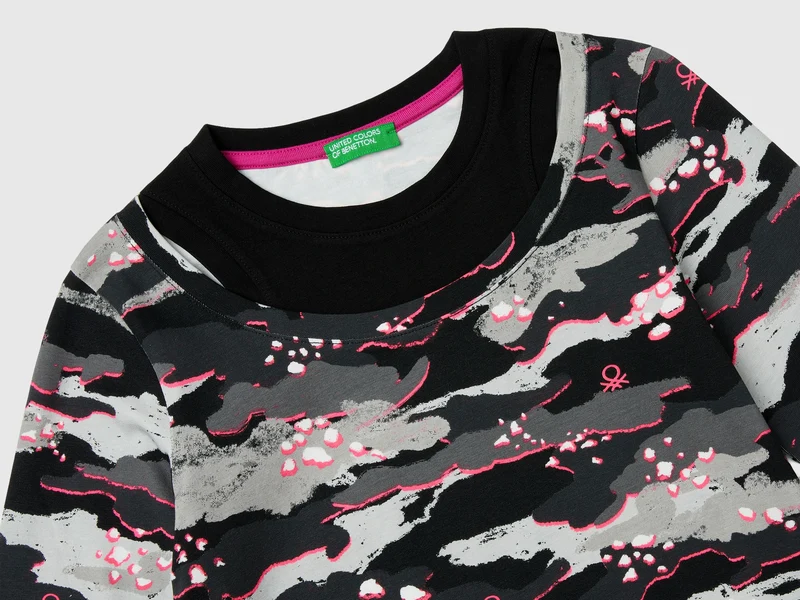 Camouflage T-Shirt mit Details in Fluo