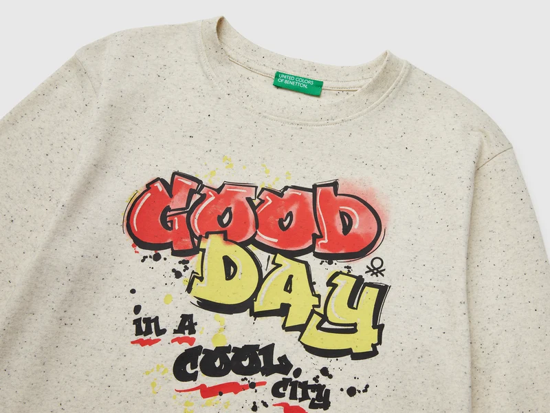 T-Shirt mit Graffiti-Print