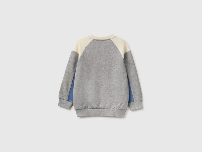 Sweatshirt mit geschlossenem Farbblock
