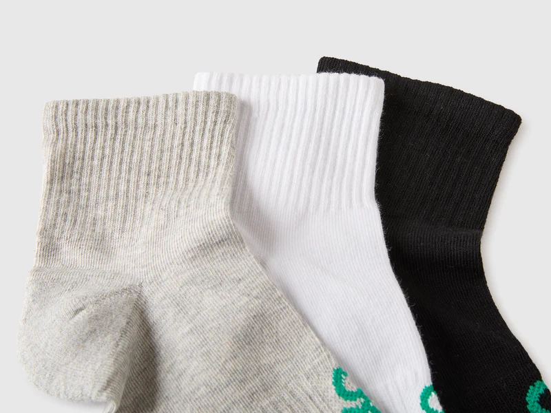 Drei kurze Frotteesocken