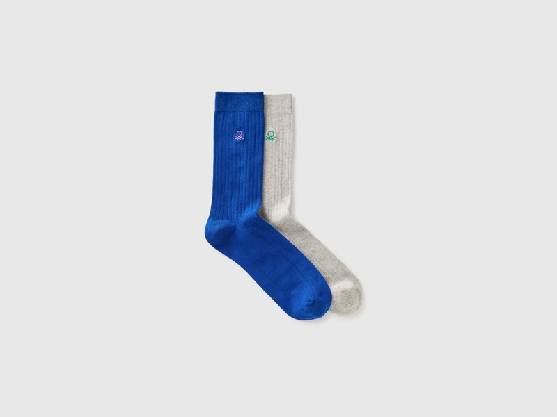 Zwei Paar wadenlange Socken