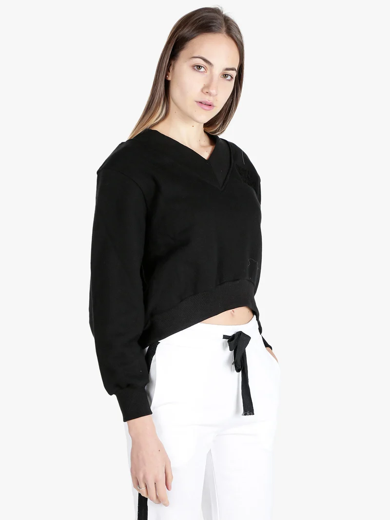 Felpa cropped da donna con scollo a V - nero