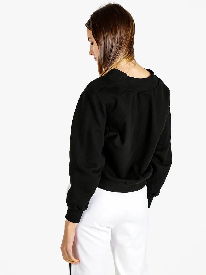 Felpa cropped da donna con scollo a V - nero