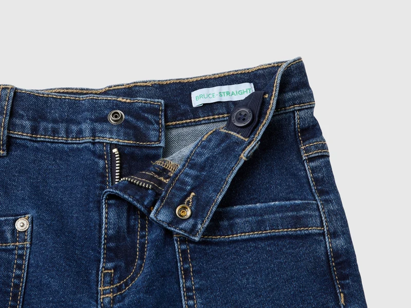 Jeans aus recycelter Baumwollmischung