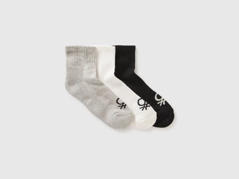 Drei kurze Frotteesocken