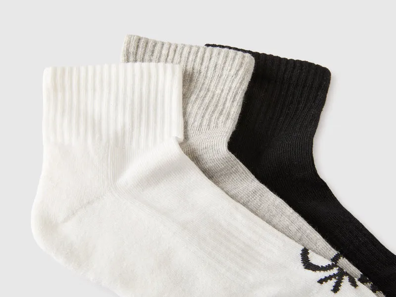 Drei kurze Frotteesocken