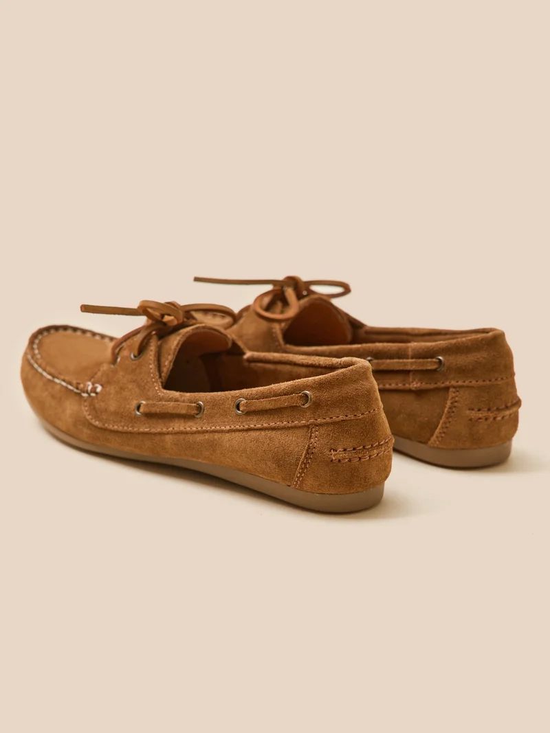 Damenschuhe aus Leder im Bootsschuh-Stil