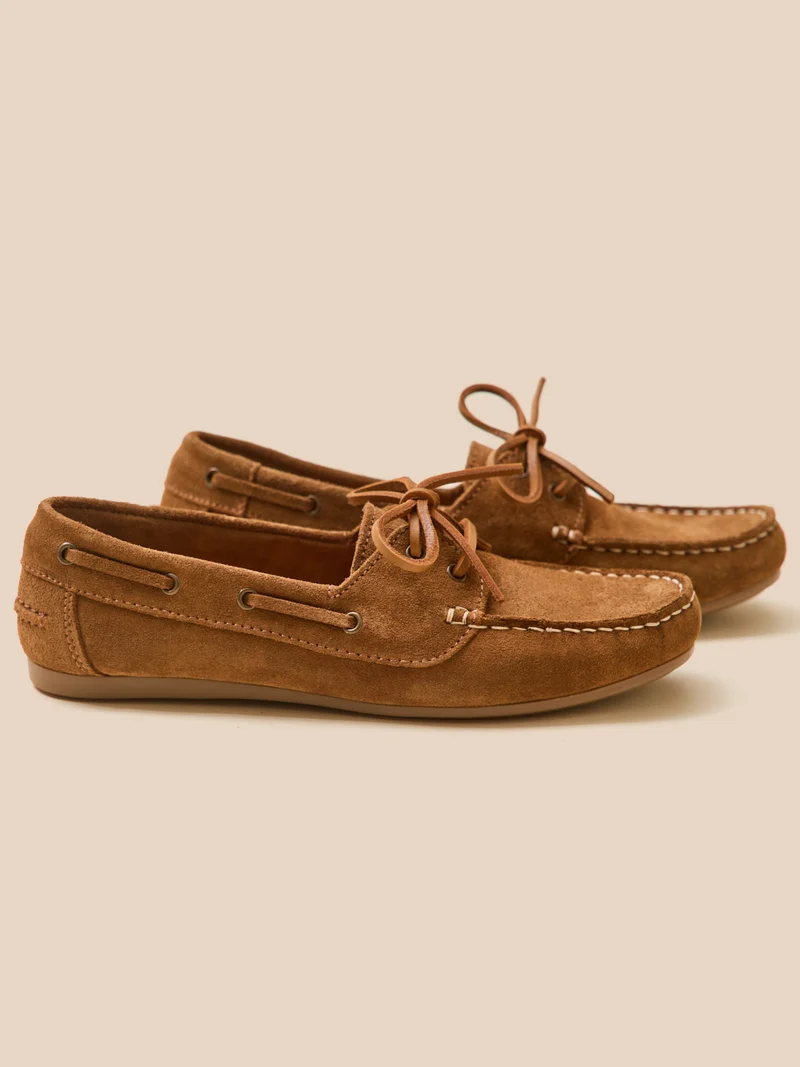 Damenschuhe aus Leder im Bootsschuh-Stil
