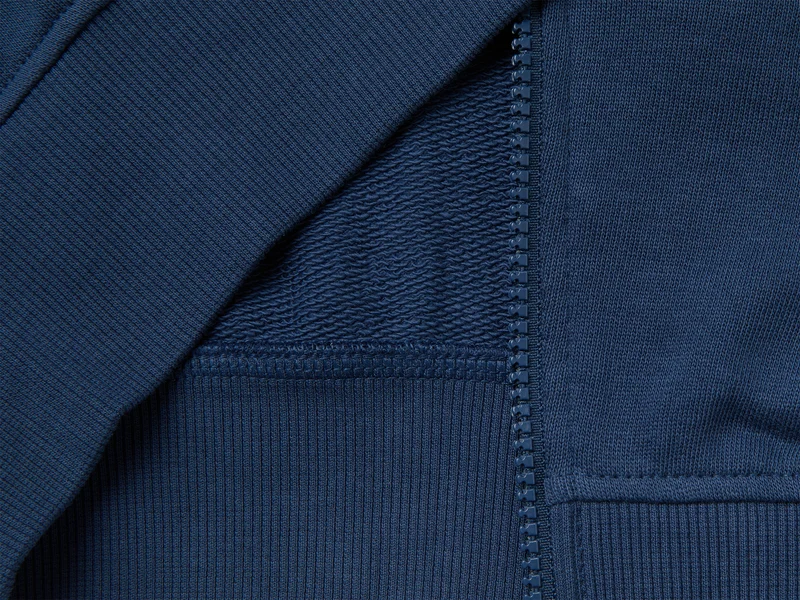 Kapuzenpullover mit Stickerei