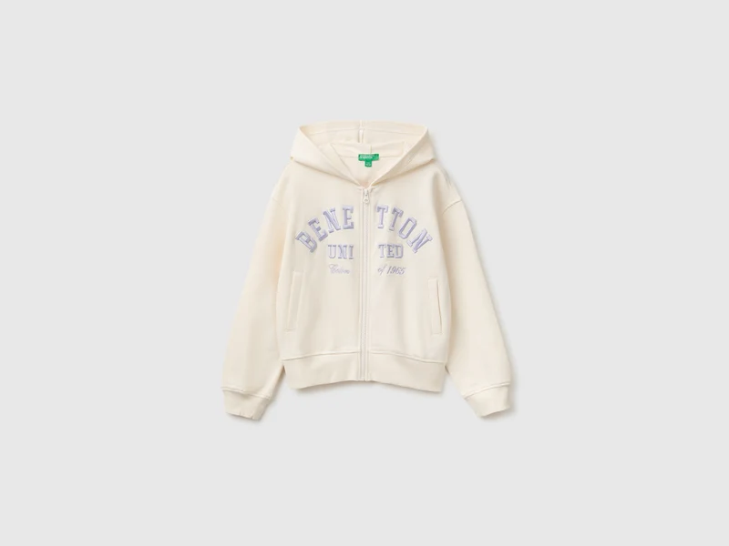 Kapuzenpullover mit Stickerei